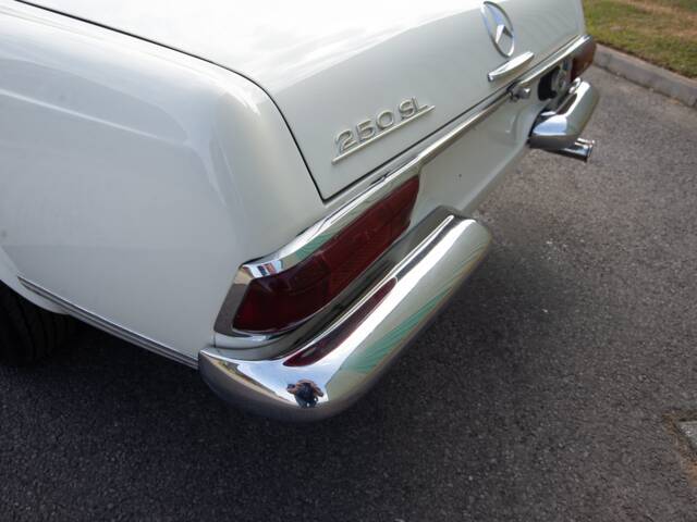 Mercedes-Benz 230 SL