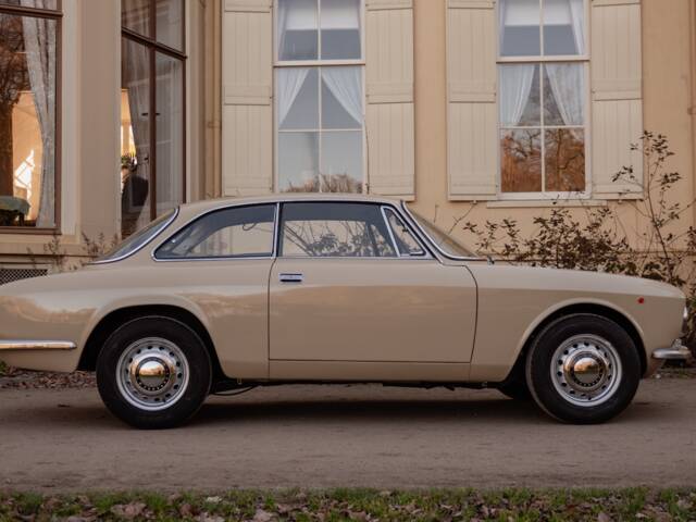 Alfa Romeo Giulia GT 1300 Junior