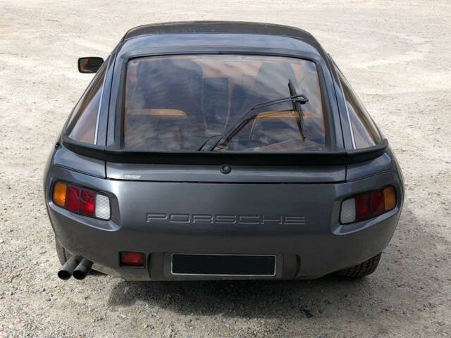 Porsche 928
