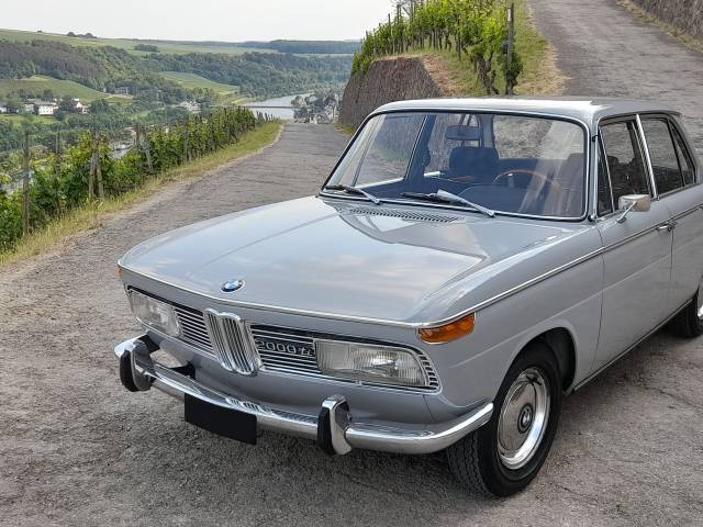 Bild 1/46 von BMW 2000 tilux (1969)