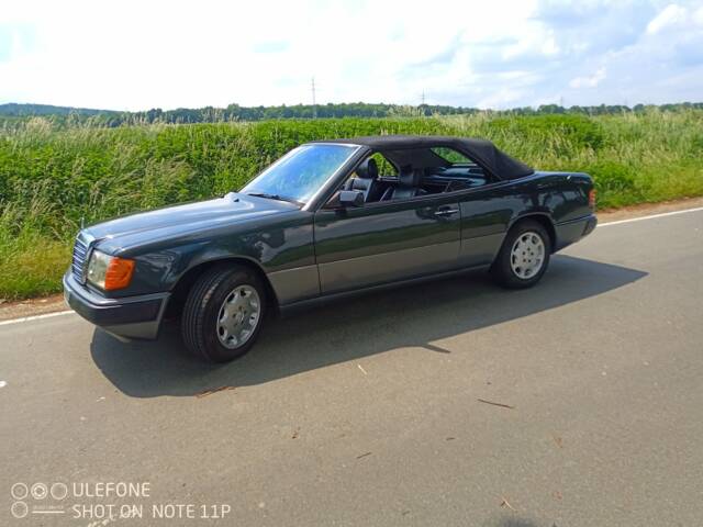 Immagine 1/11 di Mercedes-Benz 300 CE-24 (1993)