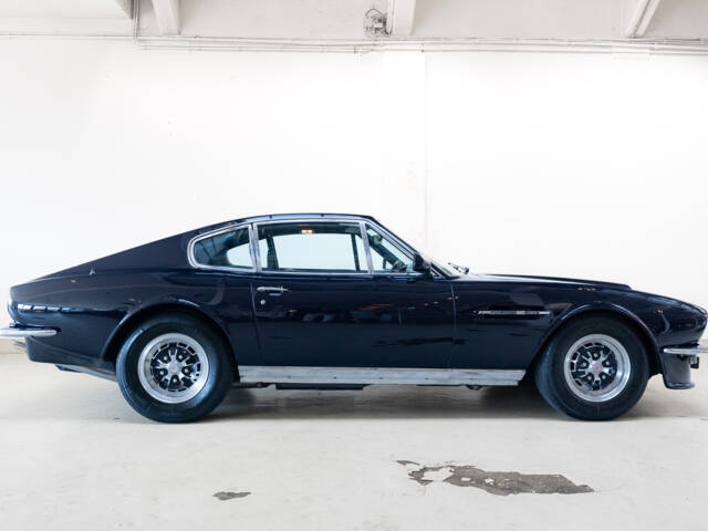 Aston Martin DBS V8