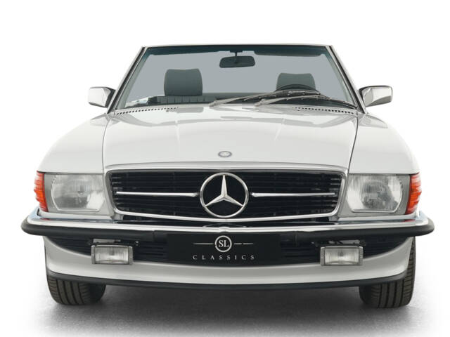 Mercedes-Benz 560 SL