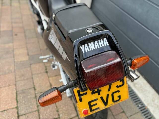 Yamaha FZR 400
