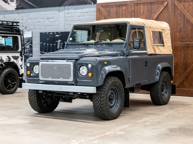 Land Rover Defender 90