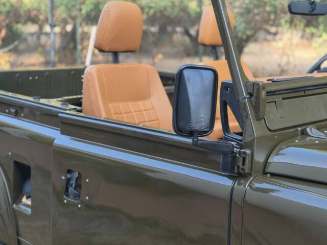 Land Rover 90