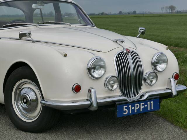 Jaguar 240