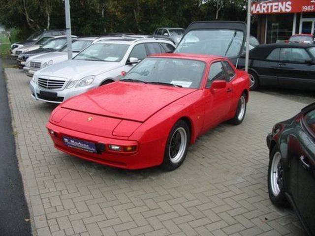 Porsche 944