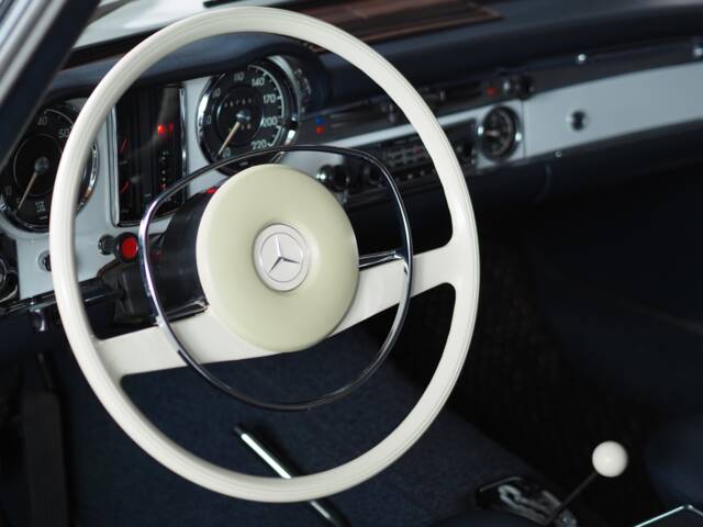 Mercedes-Benz 280 SL