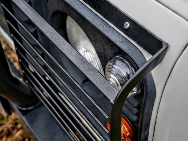 Land Rover Defender 110