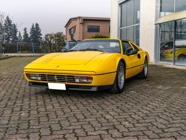 Bild 1/5 von Ferrari 328 GTS (1988)