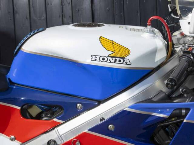 Honda VFR 750R RC 30