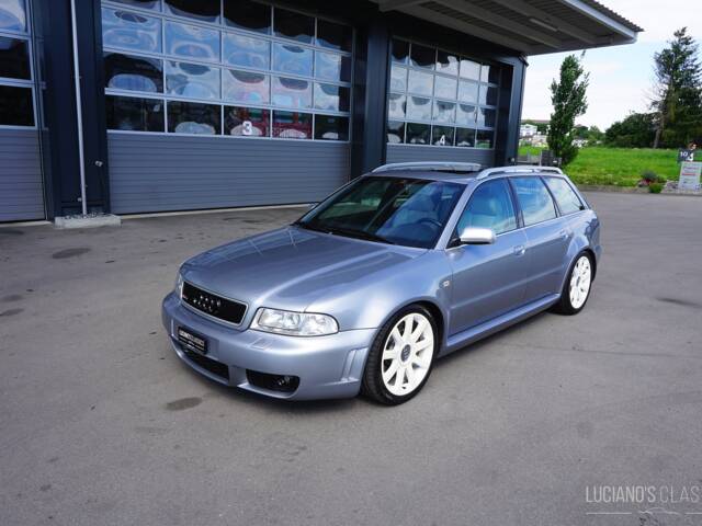 Image 1/52 de Audi RS4 Avant (2001)