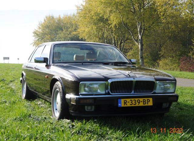 Image 1/9 of Daimler Double Six (1993)