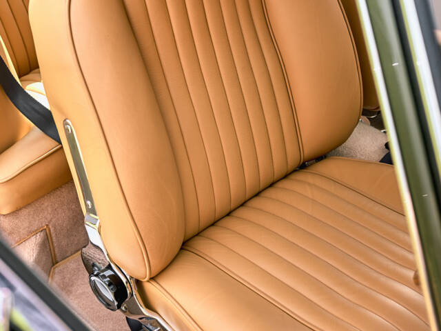 Aston Martin DB 6 Mk II