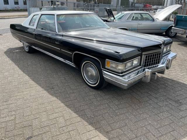 Image 1/8 of Cadillac Coupe DeVille (1976)