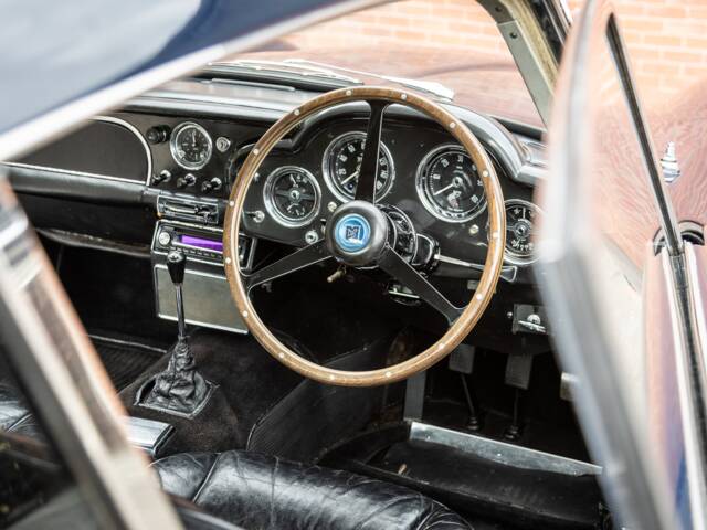 Aston Martin DB 4