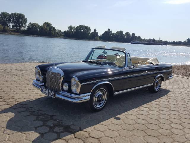 Mercedes-Benz 300 SE