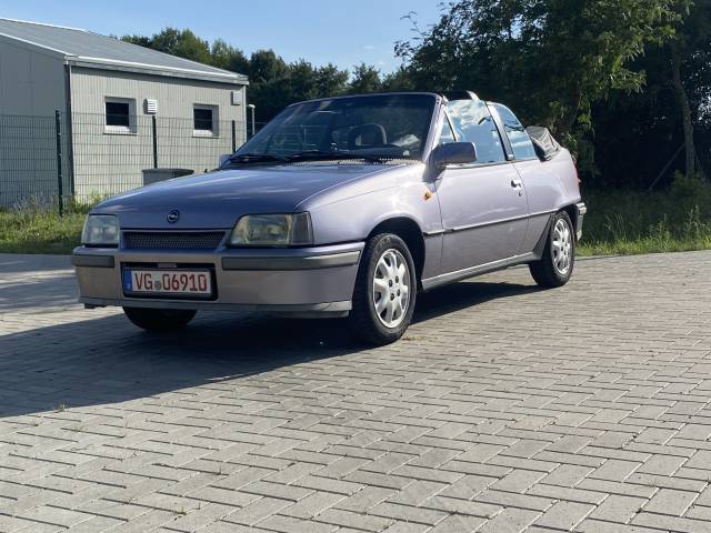 Opel Kadett 1,6i - Aus jedem Winkel ein schönes Fahrzeug.