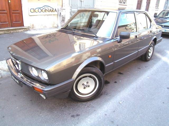 Image 1/12 of Alfa Romeo Alfetta Quadrifoglio Oro (1983)