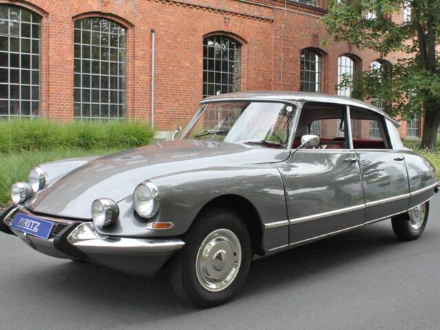 Imagen 1/22 de Citroën DS 21 Pallas (1966)