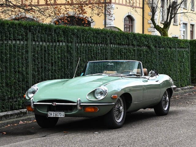 Immagine 1/60 di Jaguar E-Type (1970)