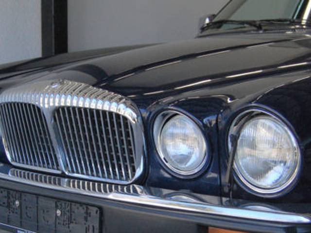 Jaguar XJ 12 - Vorne