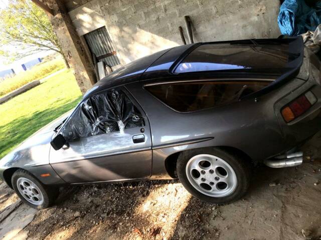 Porsche 928