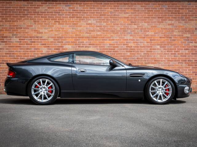 Aston Martin V12 Vanquish S