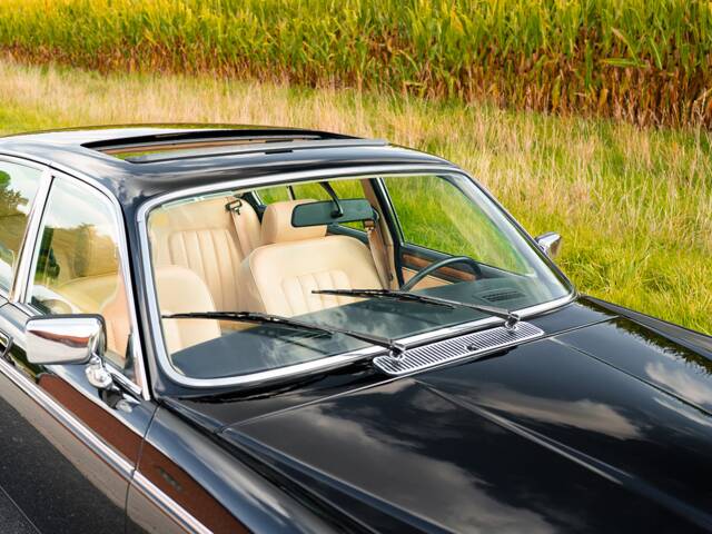 Daimler Double Six