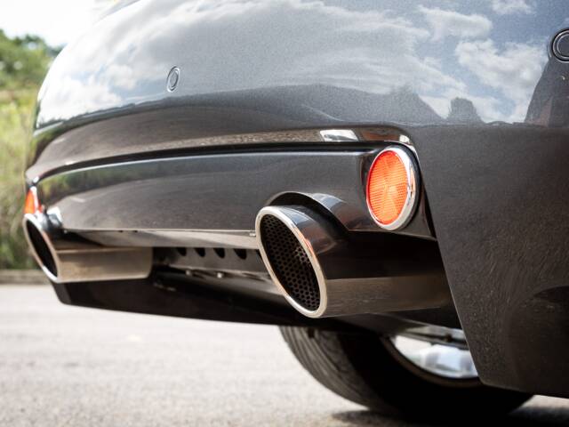Aston Martin V12 Vanquish S