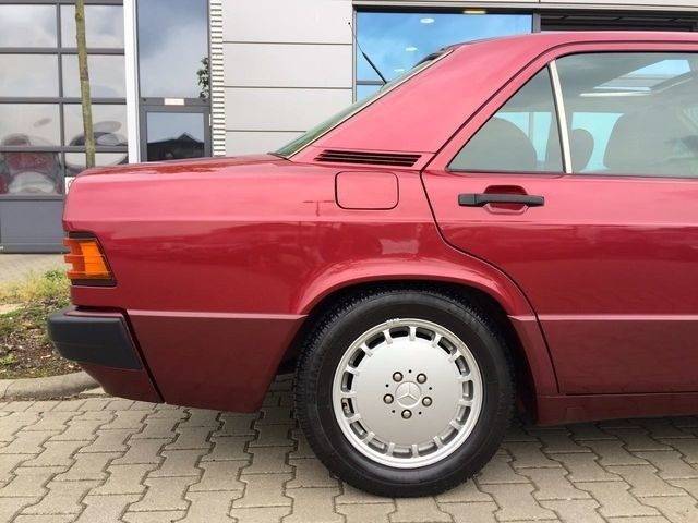 Mercedes-Benz 190 E 2.6