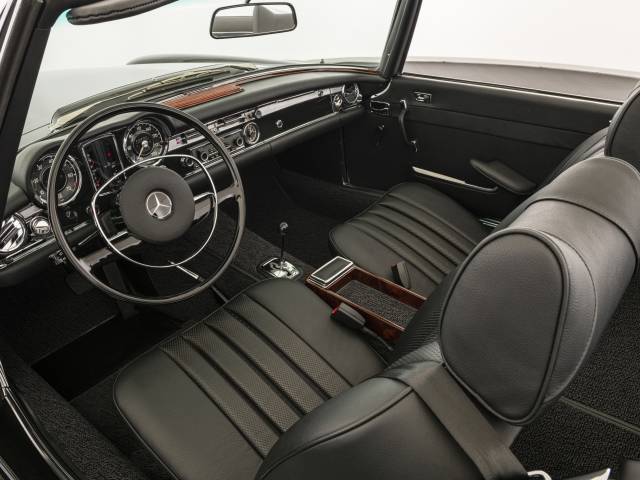 Mercedes-Benz 280 SL