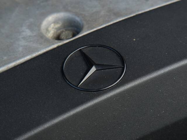 Mercedes-Benz 220 E