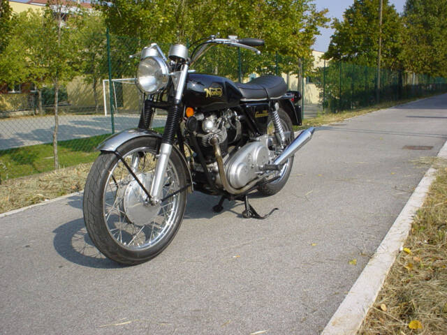 Norton Commando 750 Roadster