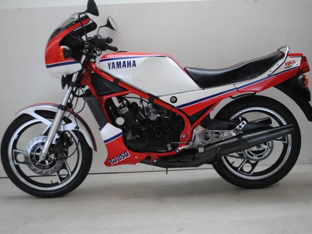 Imagen 1/26 de Yamaha DUMMY (1984)