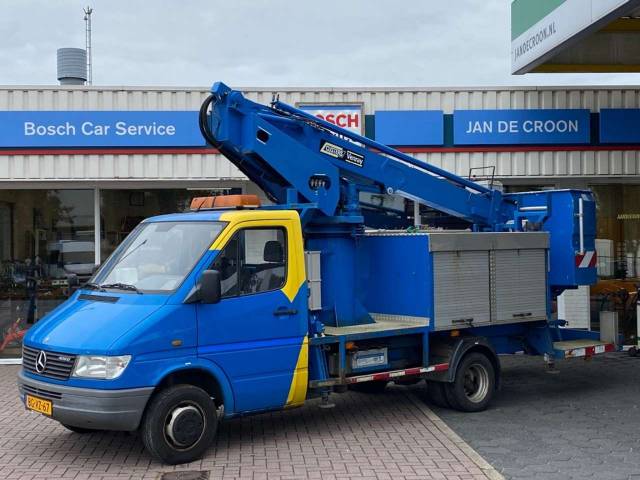 Image 1/15 de Mercedes-Benz Sprinter 211 CDI (1998)