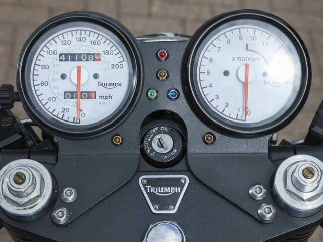 Triumph Daytona 900