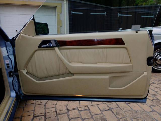 Mercedes-Benz 320 CE