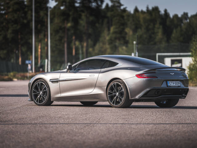 Afbeelding 1/51 van Aston Martin Vanquish (2015)