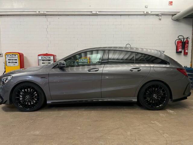 Image 1/16 of Mercedes-Benz CLA 45 AMG Shooting Brake (2018)