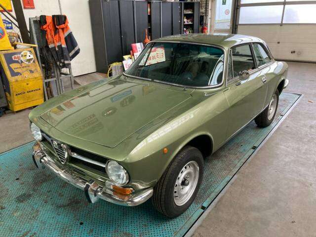 Image 1/12 of Alfa Romeo Giulia 1600 GT Junior (1974)