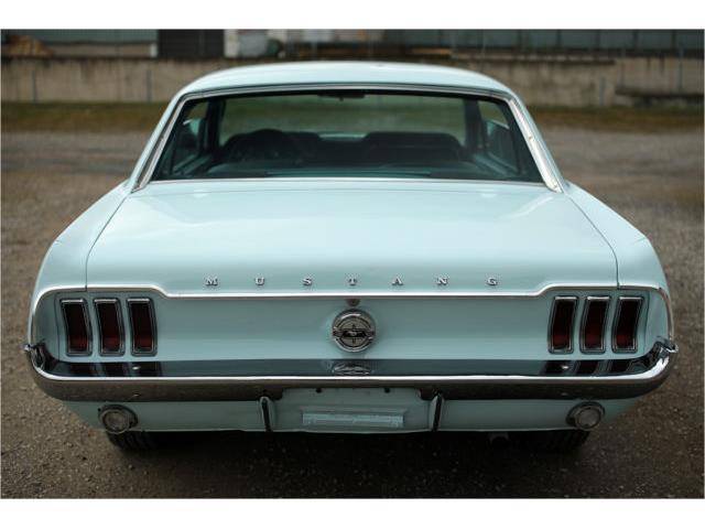 Ford Mustang 200 - Ohne Aufkleber und mit Winterreifen