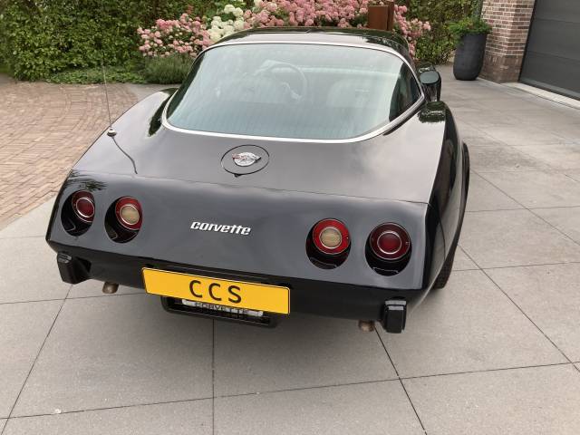Chevrolet Corvette Stingray - ClassicCarSharks.com: die transparante versteigerungs site