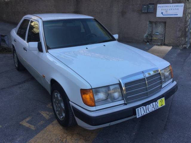Mercedes-Benz 200 E