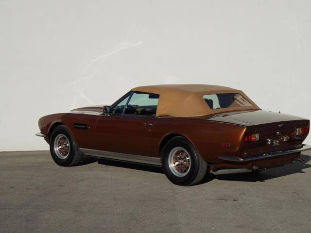 Aston Martin V8 Volante