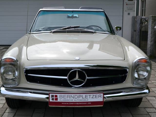 Mercedes-Benz 230 SL