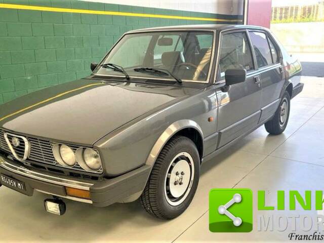 Immagine 1/10 di Alfa Romeo Alfetta Quadrifoglio Oro (1984)