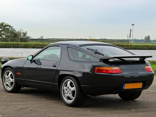 Porsche 928 S4