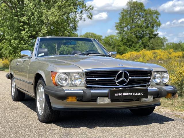 Mercedes-Benz 560 SL